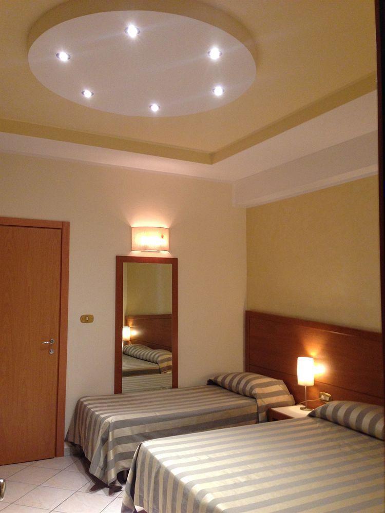 Astor Hotel โบโลญญา ภายนอก รูปภาพ