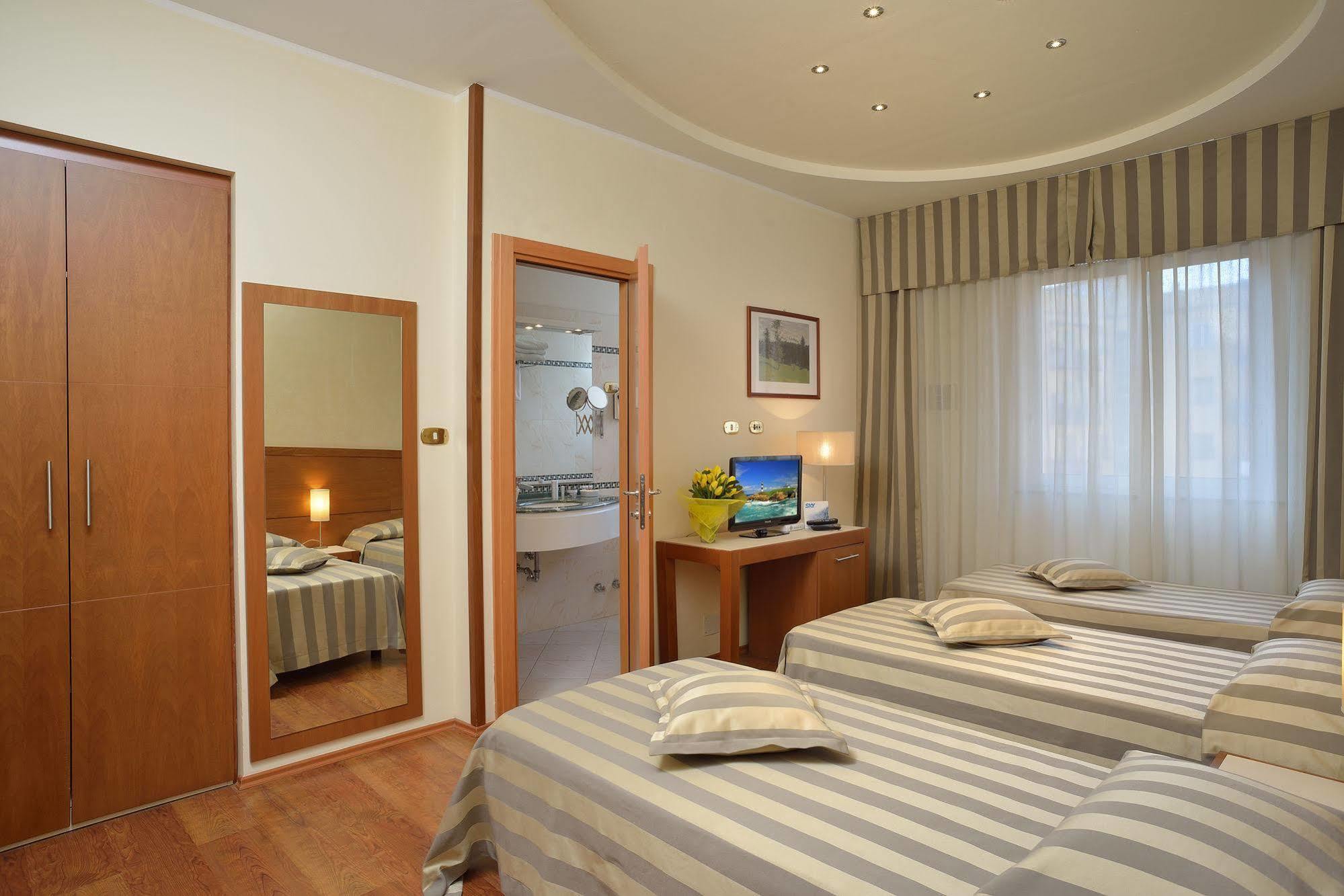 Astor Hotel โบโลญญา ภายนอก รูปภาพ