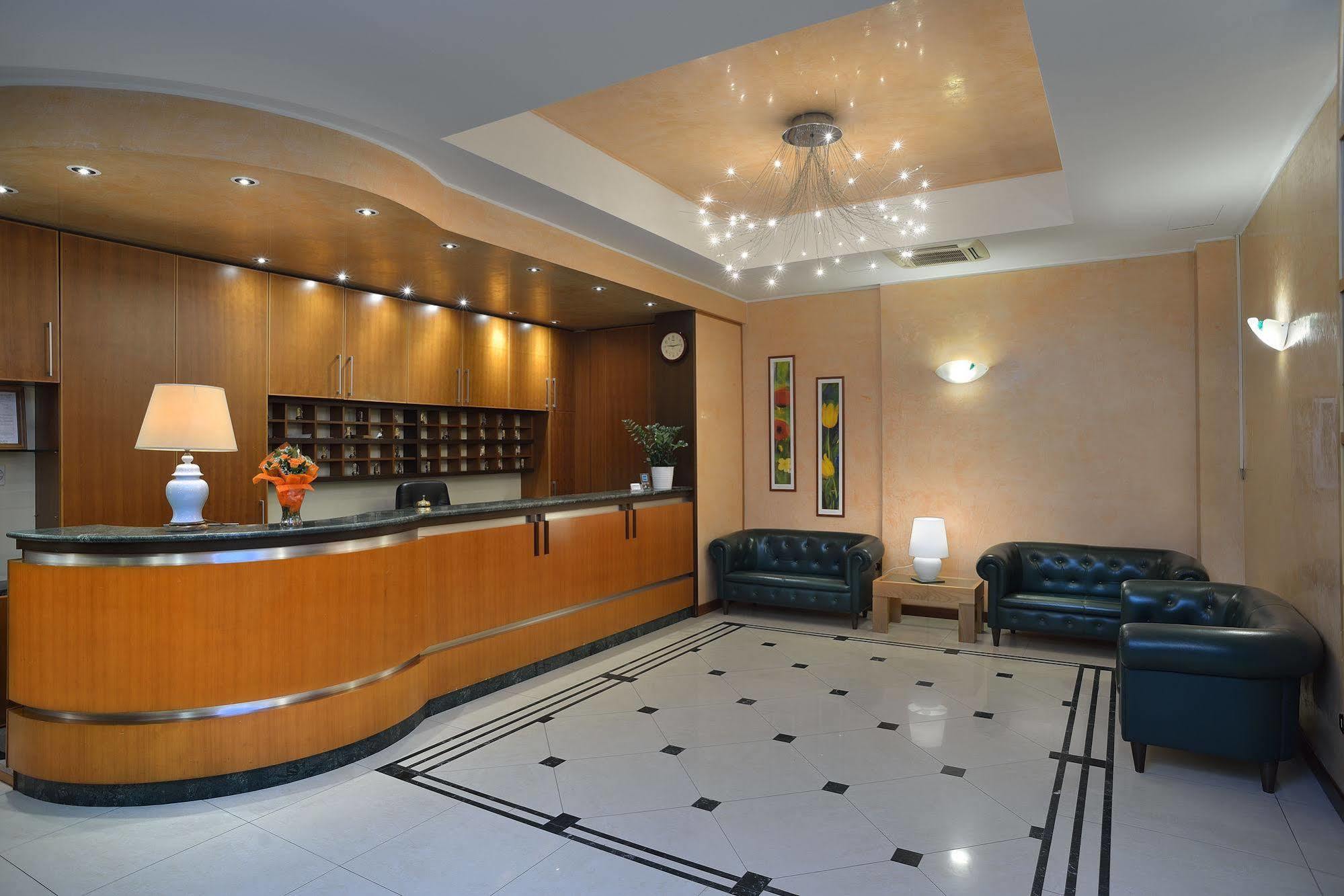 Astor Hotel โบโลญญา ภายนอก รูปภาพ